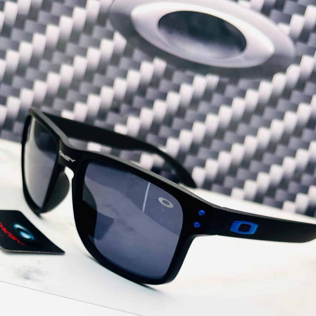 Oakley Holdbrook